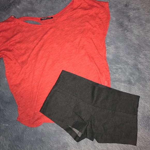 ☠️oversized woman’s red skull cut out shirt 💀 - Picture 2 of 5